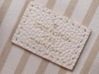 wholesale quality louis vuitton m14977 pochette metis mm